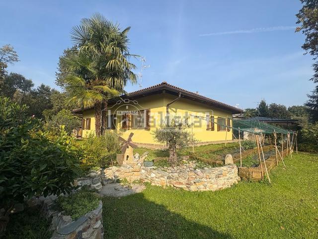 Casa in vendita a Lazzate, Lombardia