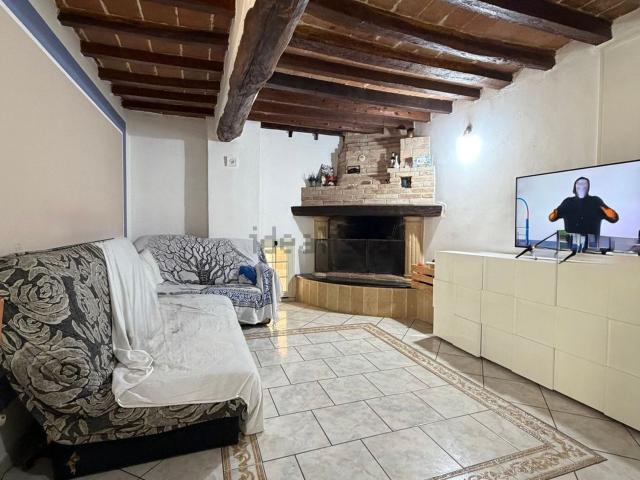 Casa in vendita a Terra di Mezzo, Re