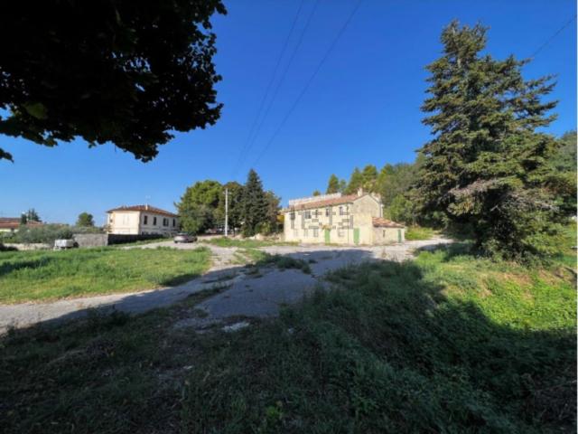 Casa in vendita a Carrara, Marche