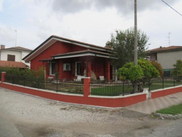 Casa in vendita a Ficarolo, Veneto