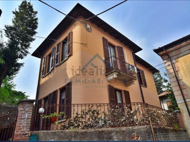 Casa in vendita a Mercallo, Varese