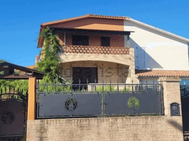 Casa in vendita a Marche, Macerata