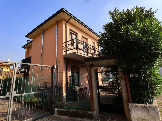 Casa in vendita a Trezzo Sull'adda, Lombardia