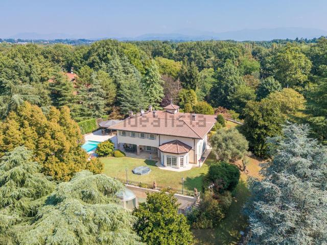 Casa in vendita a Arcore, Lombardia