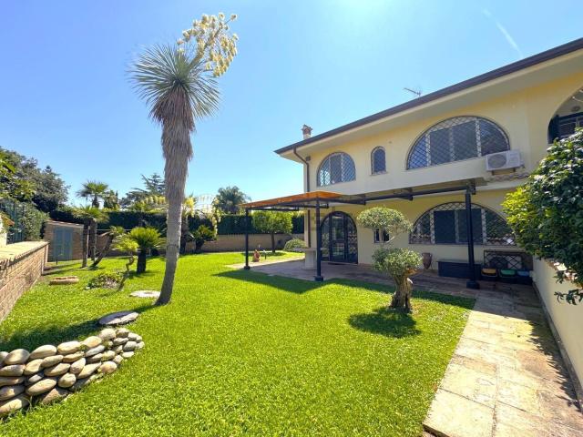 Casa in vendita a Sabaudia, Lazio