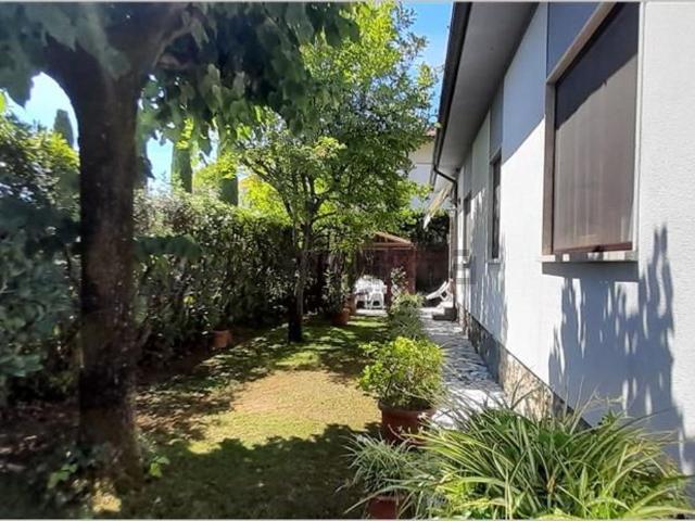 Casa in vendita a Roma Imperiale, Forte Dei Marmi