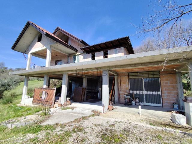 Casa in vendita a Frosinone, Lazio