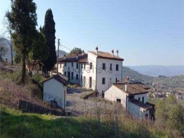 Casa in vendita a La Vergine, Carmignano