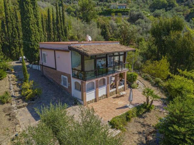Casa in vendita a Perinaldo, Liguria