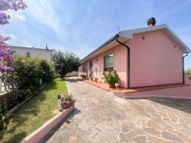 Casa in vendita a Collesalvetti, Toscana