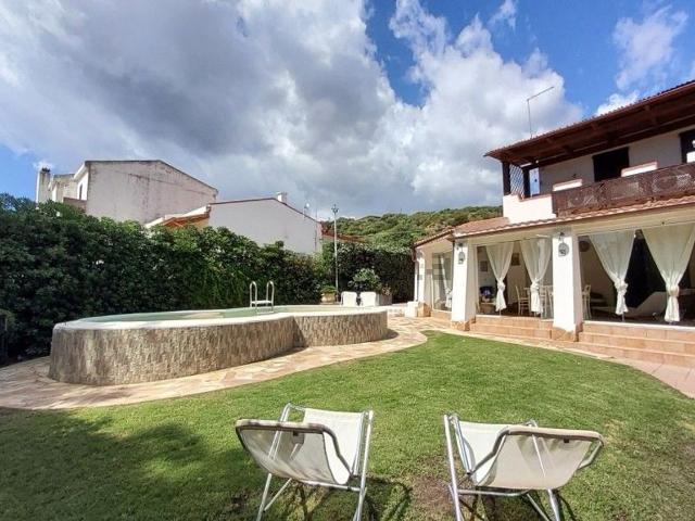 Casa in vendita a Sarroch, Sardigna/Sardegna