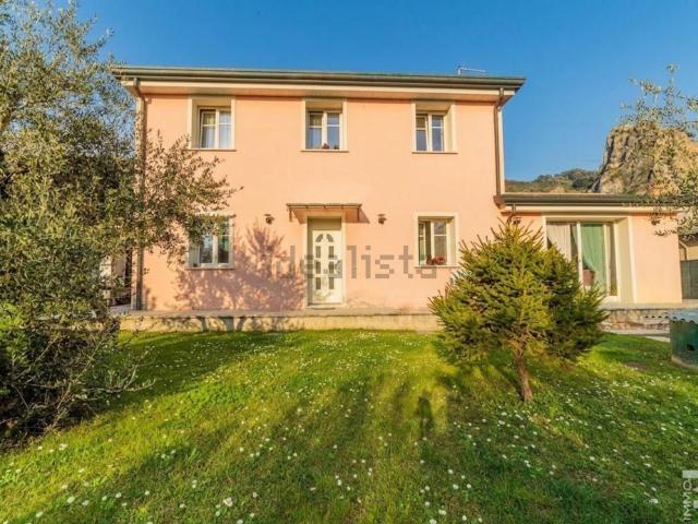 Casa in vendita a Prato, Montignoso