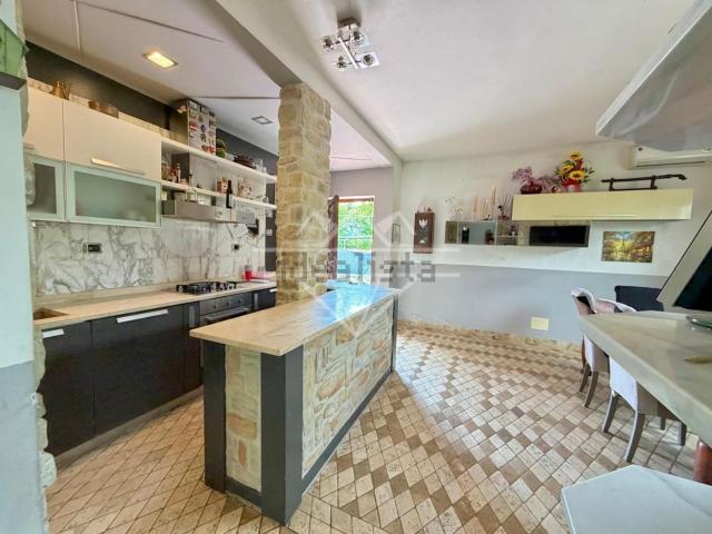 Casa in vendita a Dogana, Luni