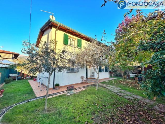 Casa in vendita a Montignoso, Toscana