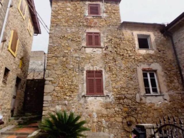 Casa in vendita a Follo Alto, Follo