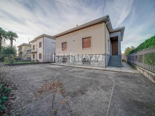 Casa in vendita a Bergoro, Fagnano Olona