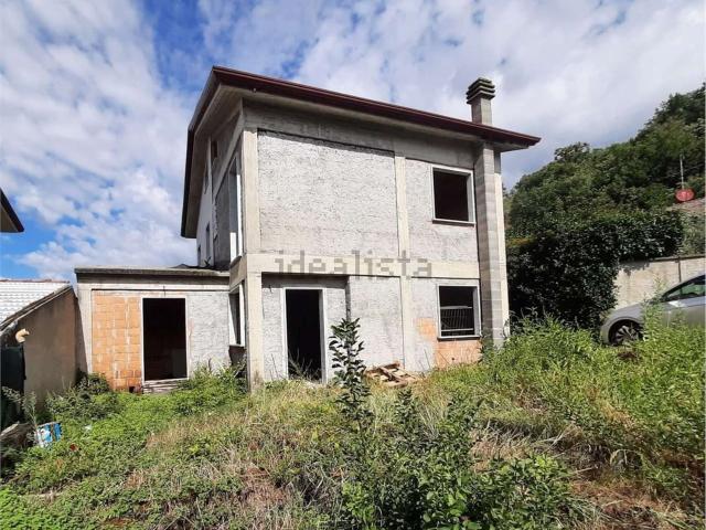 Casa in vendita a Isola, Luni