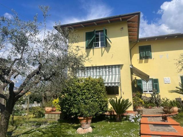 Casa in vendita a Dogana, Luni