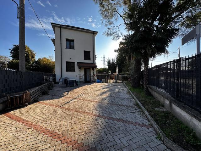 Casa in vendita a Madonna in Campagna, Gallarate