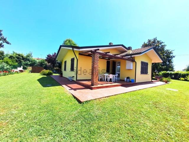 Casa in vendita a Marina di Massa, Marina Di Massa