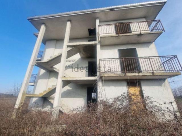Casa in vendita a Cameri, Novara