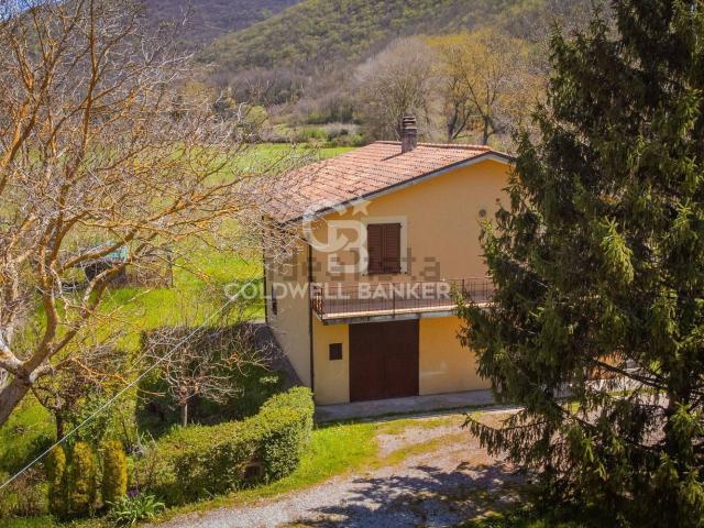 Casa in vendita a Foligno, Umbria