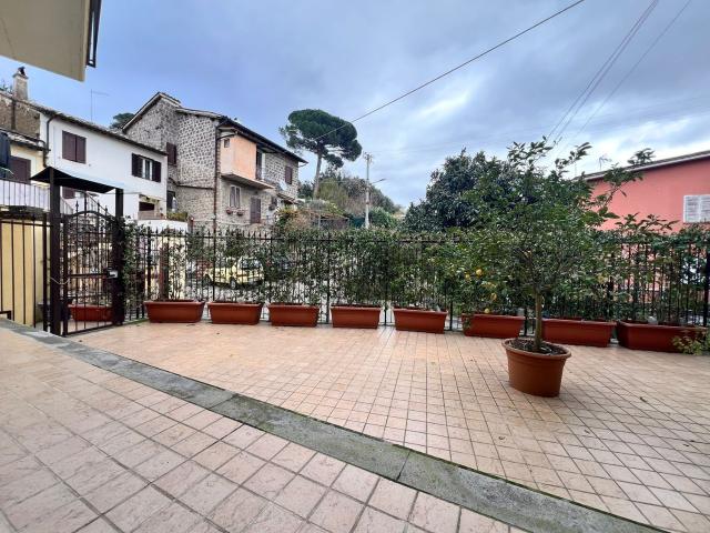 Casa in vendita a Ronciglione, Lazio