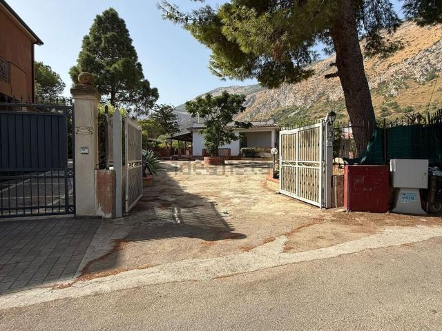 Casa in vendita a Piraineto, Carini