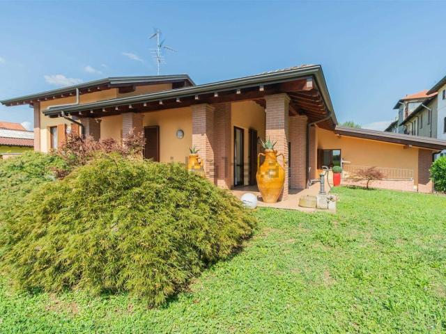 Casa in vendita a Mezzago, Lombardia
