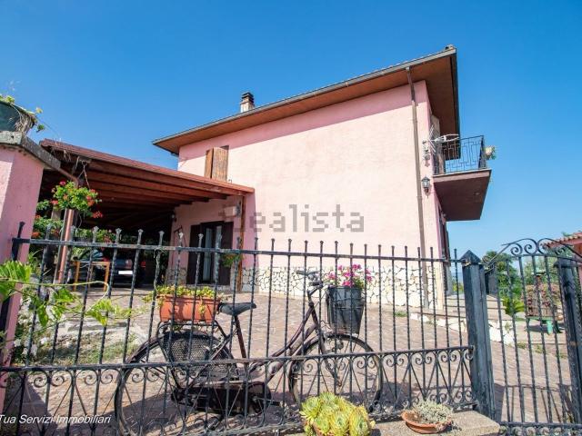 Casa in vendita a Sant’Angelo di Roccalvecce, Viterbo