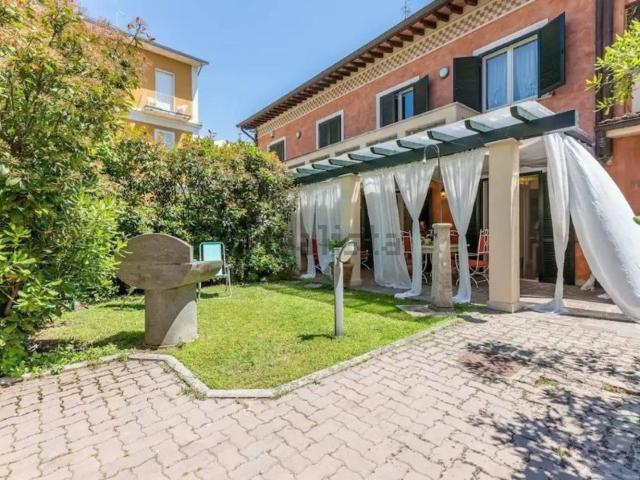 Casa in vendita a Tonfano, Toscana