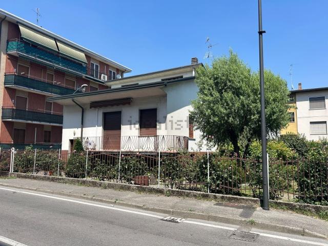 Casa in vendita a Pessano Con Bornago, Lombardia