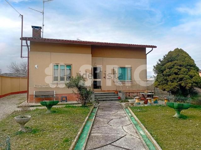 Casa in vendita a Castions di Strada / Cjasteons di Strade, Udine / Udin / Videm
