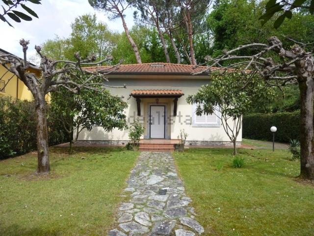 Casa in vendita a Montignoso, Toscana
