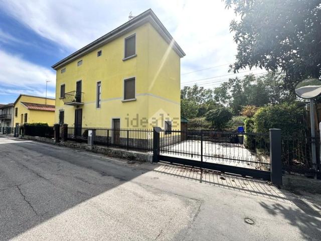 Casa in vendita a Ponte Taro, Fontevivo