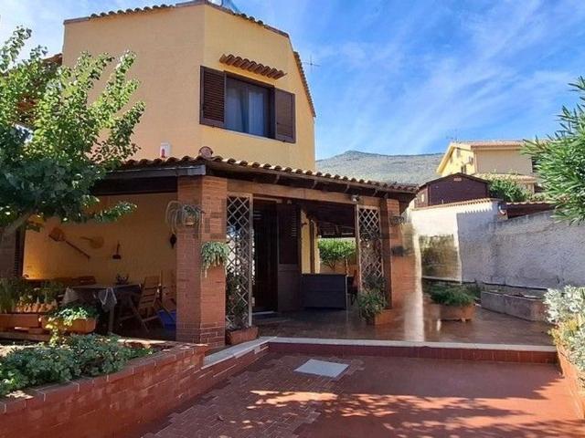 Casa in vendita a Piraineto, Carini