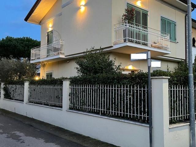 Casa in vendita a Camaiore, Toscana