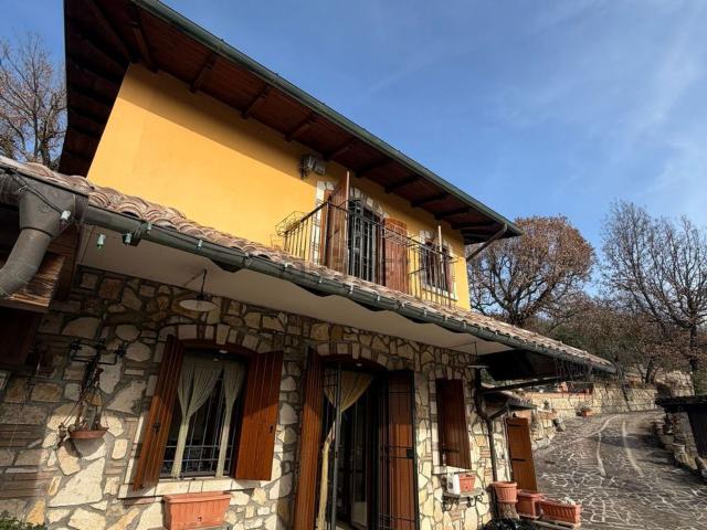 Casa in vendita a Borgorose, Lazio