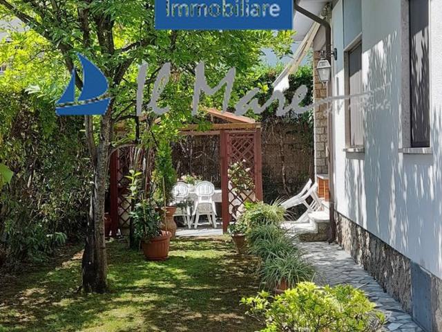 Casa in vendita a Roma Imperiale, Forte dei Marmi