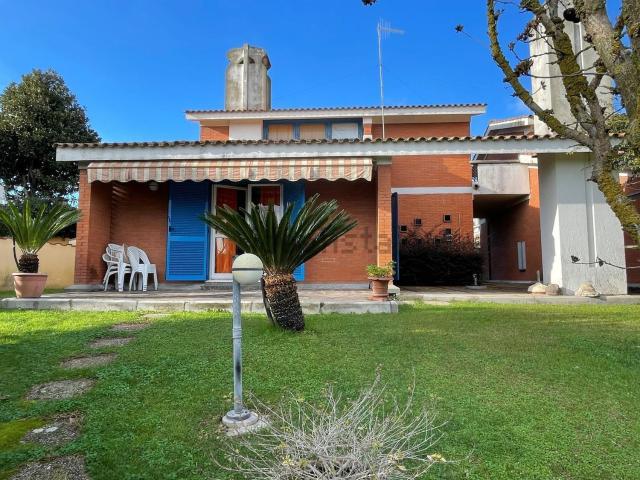 Casa in vendita a Marina di Tor San Lorenzo, Roma Capitale