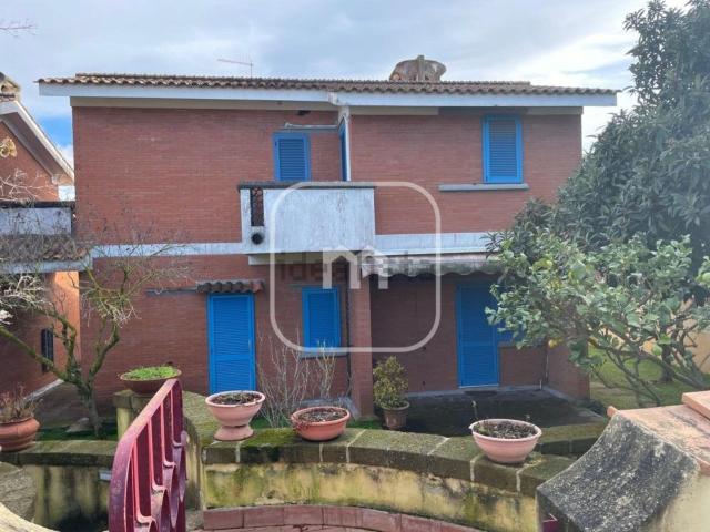 Casa in vendita a Marina di Tor San Lorenzo, Roma Capitale