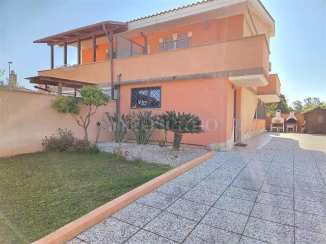 Casa in vendita a Stagni di Ostia, Roma Capitale