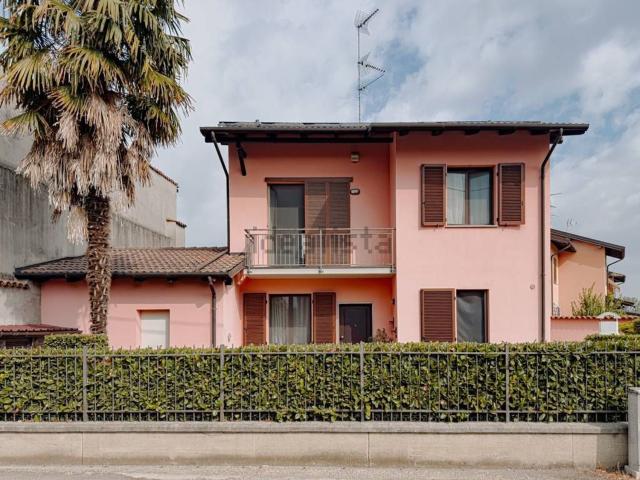 Casa in vendita a Casei Gerola, Pavia