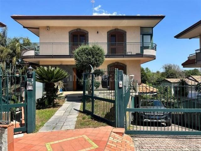 Casa in vendita a Aci Sant'antonio, Sicilia