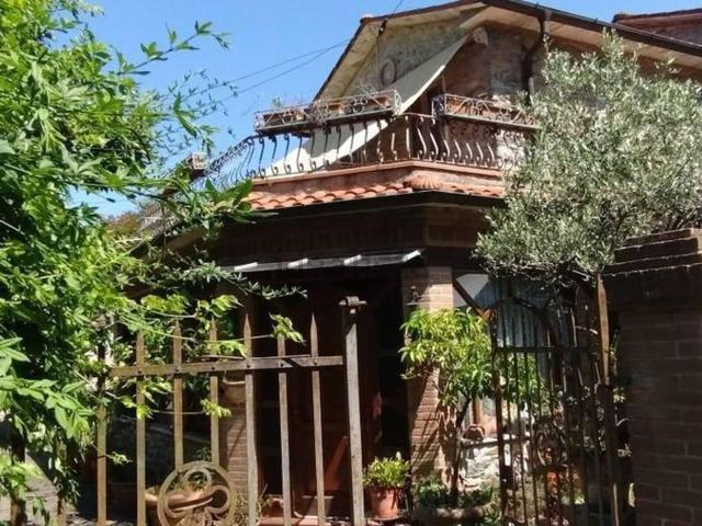 Casa in vendita a Rocca, Massa