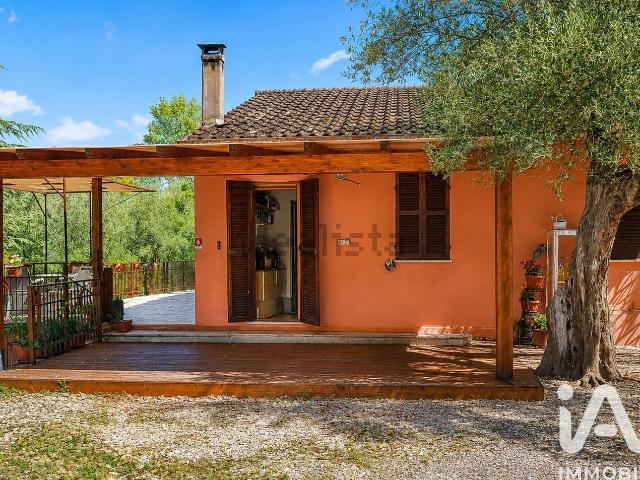 Casa in vendita a Cerqueto, Passignano sul Trasimeno