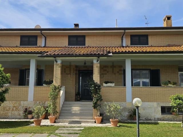Casa in vendita a Latina, Lazio