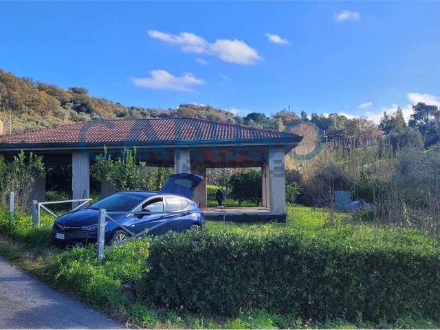 Casa in vendita a Santa Lucia Di, Sicilia