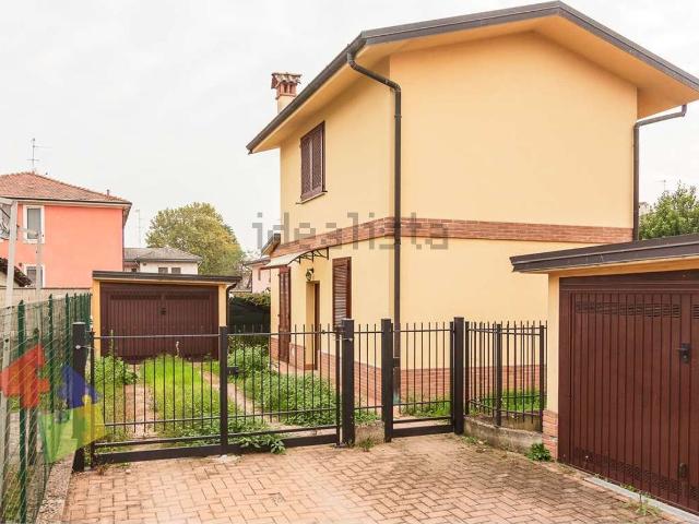 Casa in vendita a Motta Visconti, Lombardia