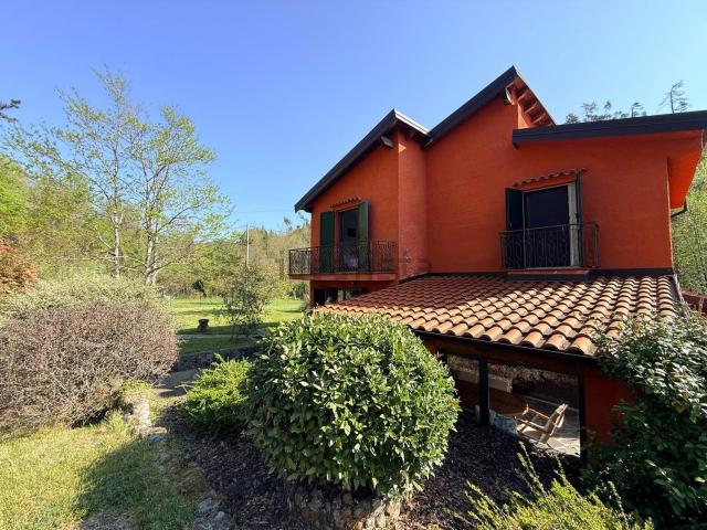 Casa in vendita a Beverino, Memola